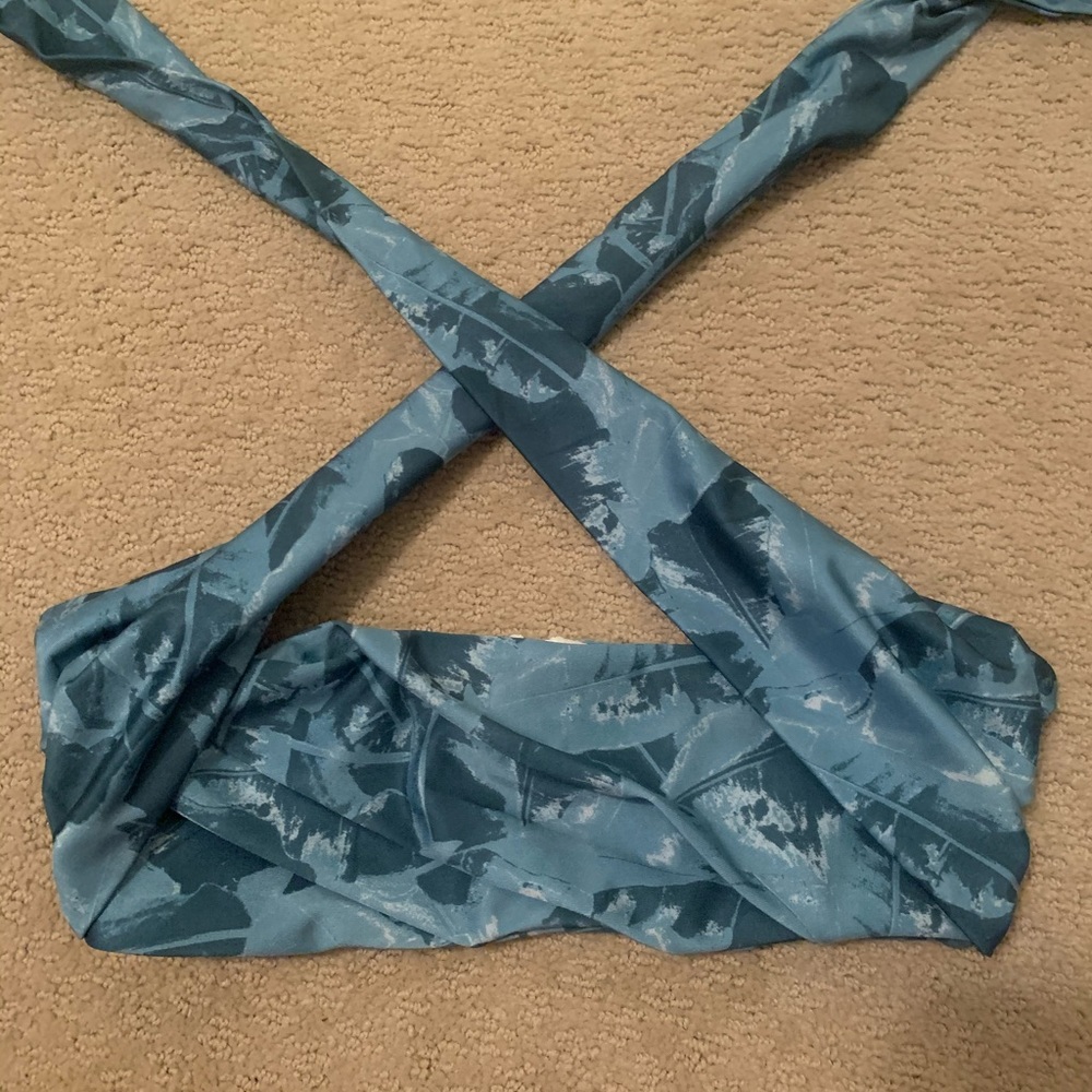 Versatile Revolve swim top size small